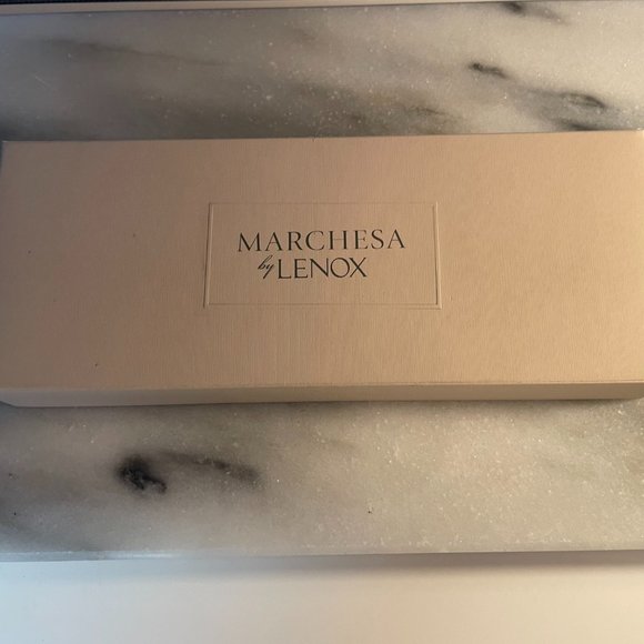 MARCHESA by LENOX - Imperial Caviar Gold Silverware - 5 Piece Place Settings - Picture 4 of 8